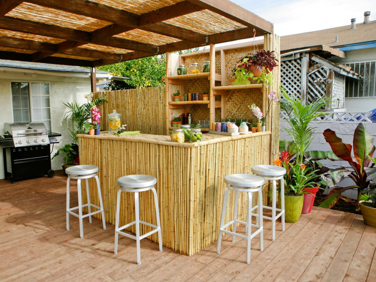 Hgoyd103 Pergola Tikki Bar 9078 S4x3 Jpg Rend Hgtvcom 1280 960