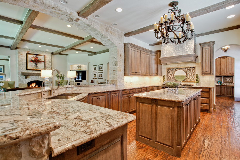 Colonial Cream Granite Kitchen Traditional With Eat In Kitchen