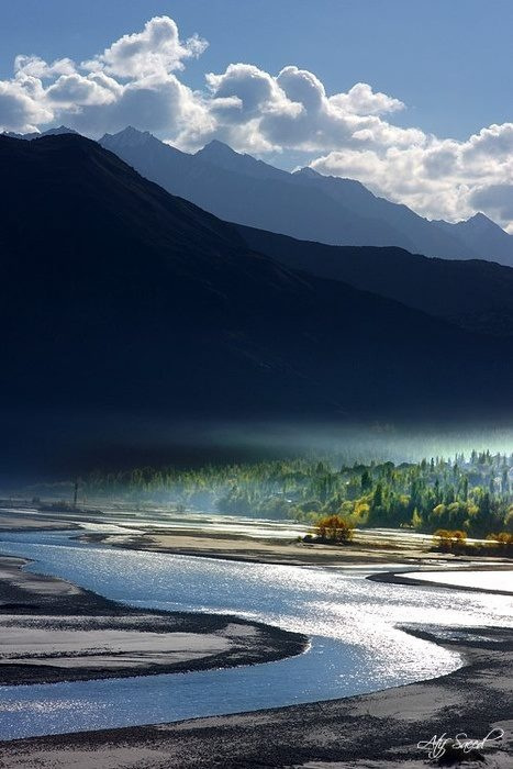 Indus River, Khaplu, Pakistan