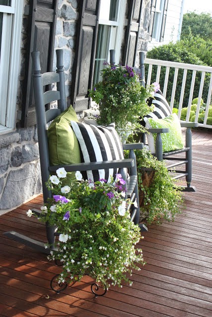 WHITEBLACKfrontporch 12 Inspirational DIY Projects To Create A Front Porch With An Amazing Design