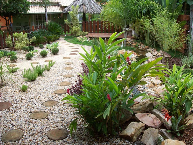 15 Ideas for White Sensation in Garden Landscaping With White Pebbles